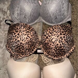 3 VICTORIA SECRET 34 DD BRAS BUNDLE ( 2 PUSH UP AND 1 REGULAR ) 🪽
